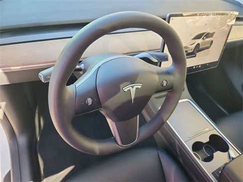Used 2025 Tesla Model Y Long Range image 10