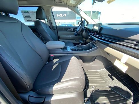 New 2026 Kia Carnival FWD image 25