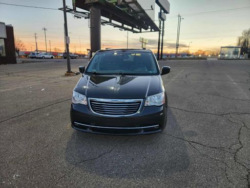 Used 2012 Chrysler Town & Country Touring w/ Entertainment Group #1 image 9