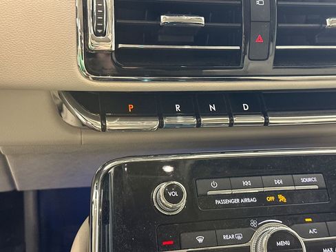 Used 2019 Lincoln Navigator Reserve image 7