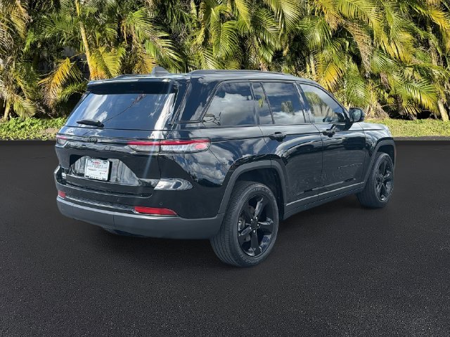 Used 2024 Jeep Grand Cherokee Altitude RWD image 5