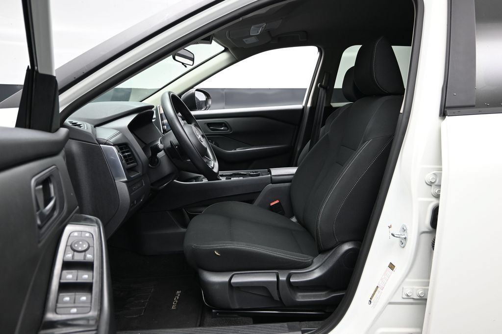 Used 2024 Nissan Rogue S AWD/4WD image 18