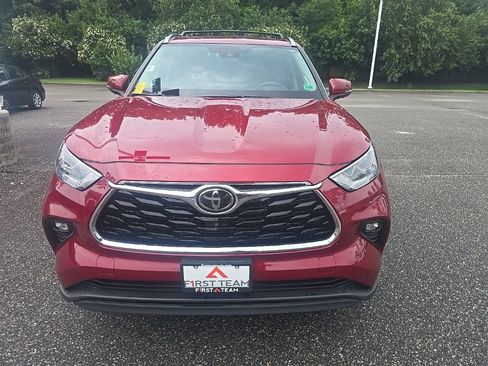 Used 2021 Toyota Highlander Limited AWD/4WD image 2