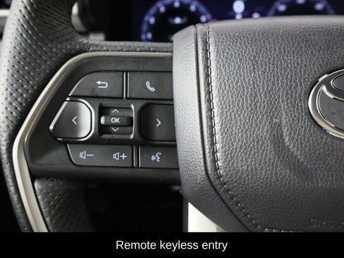 Used 2025 Toyota Tacoma Limited image 8