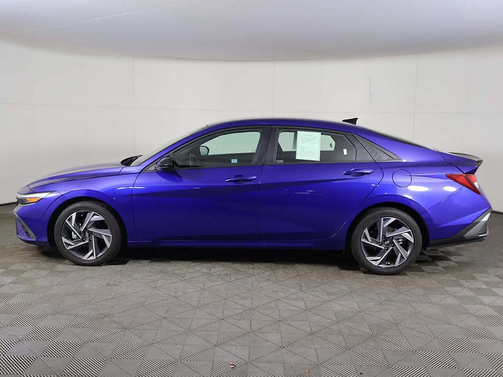 Used 2025 Hyundai Elantra Sport w/ Cargo Package FWD image 13
