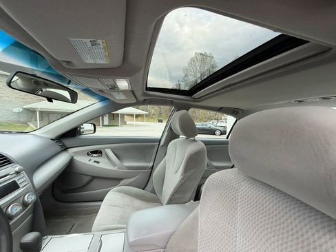 Used 2010 Toyota Camry LE FWD image 6