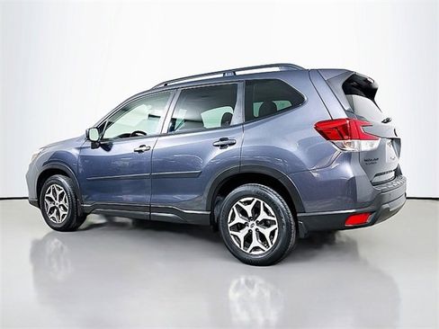 Used 2021 Subaru Forester Premium image 5