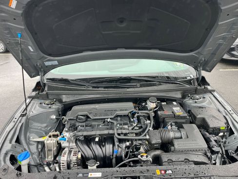 Used 2025 Hyundai Elantra SEL image 33