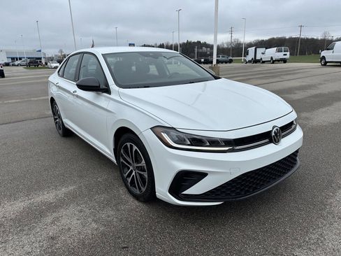 Used 2025 Volkswagen Jetta Sport FWD image 9