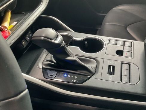 Used 2023 Toyota Highlander XLE image 16