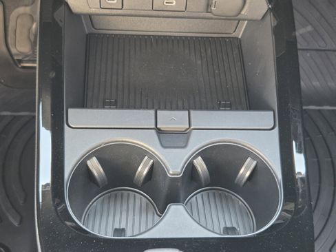 Used 2025 Toyota Prius Plug-In Hybrid image 16