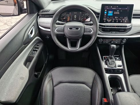 Used 2023 Jeep Compass Latitude AWD/4WD image 11