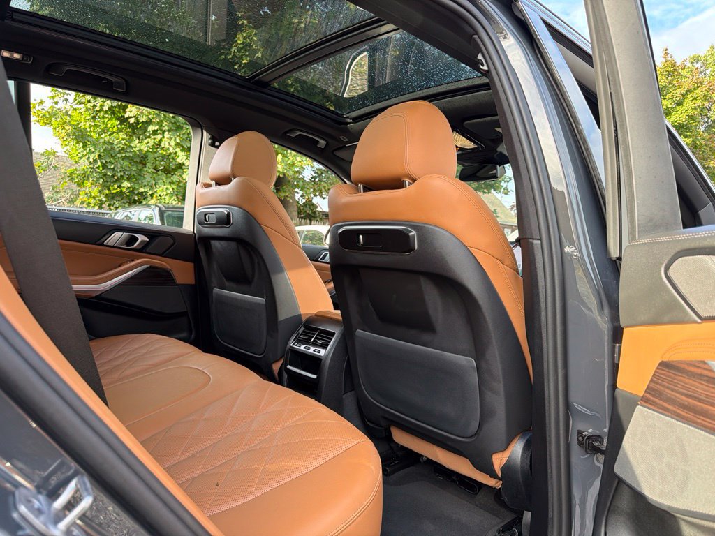 Used 2025 BMW X5 xDrive40i w/ M Sport Package AWD/4WD image 24