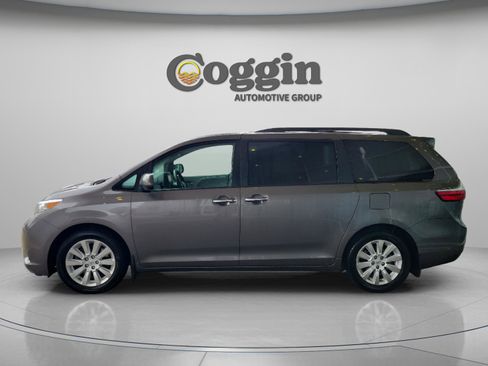 Used 2015 Toyota Sienna XLE image 3