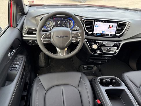 New 2026 Chrysler Voyager LX image 10