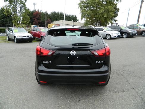 Used 2018 Nissan Rogue Sport SV w/ SV Technology Package image 7