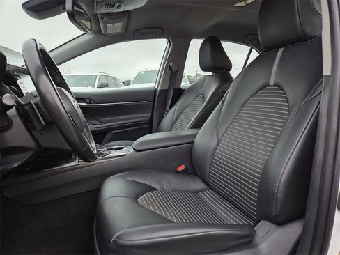 Used 2024 Toyota Camry SE image 10