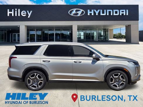 Used 2024 Hyundai Palisade SEL w/ Premium Package FWD image 3