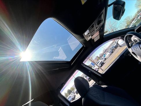 Used 2016 Toyota Tacoma TRD Off-Road image 14