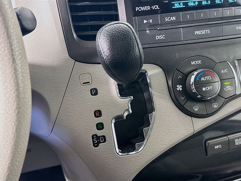 Used 2013 Toyota Sienna LE image 15
