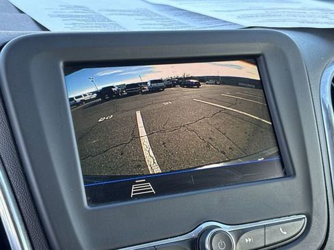 Used 2020 Chevrolet Equinox LS w/ LS Convenience Package image 9