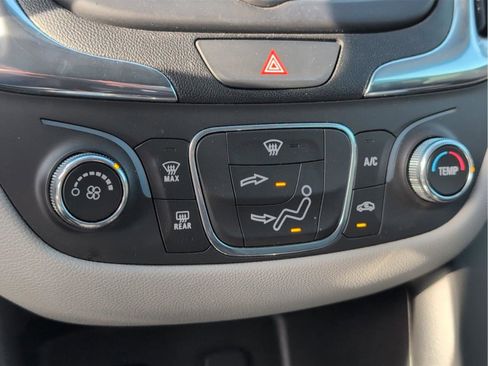 Used 2018 Chevrolet Equinox LS image 41