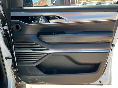 Used 2022 Jeep Grand Wagoneer Series III w/ Rear Seat Video Group 1 AWD/4WD image 24
