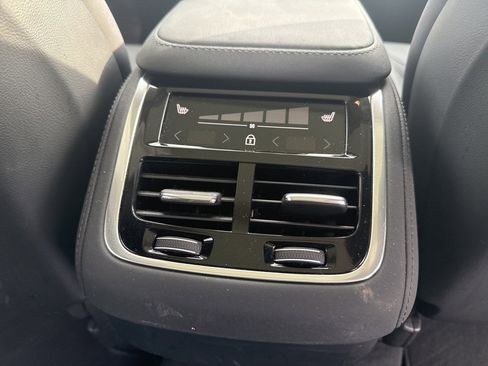 Certified 2025 Volvo XC90 B6 Plus image 15