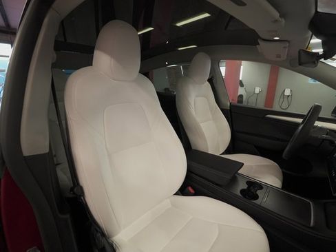 Used 2025 Tesla Model Y Long Range image 19