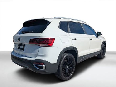 Used 2022 Volkswagen Taos SEL image 3