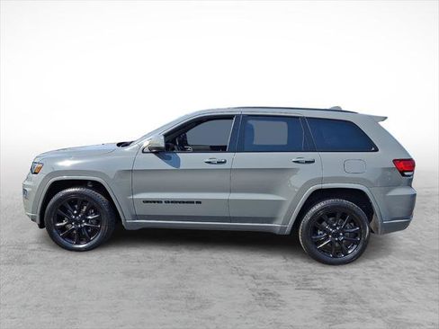 Certified 2022 Jeep Grand Cherokee Laredo X image 2