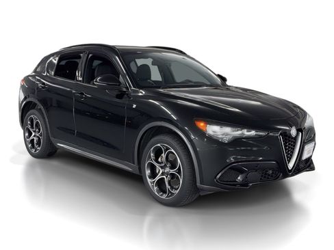 Used 2024 Alfa Romeo Stelvio Ti image 7