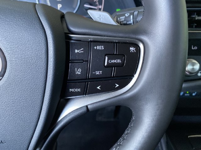 Used 2025 Lexus ES 300h w/ Premium Package FWD image 30