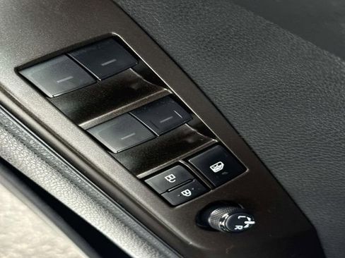 Used 2024 Toyota Camry SE FWD image 9