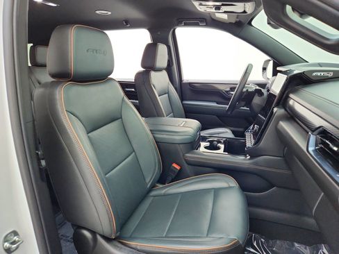 Used 2025 GMC Yukon XL AT4 AWD/4WD image 29