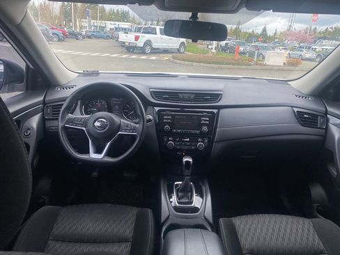 Used 2017 Nissan Rogue SV image 6