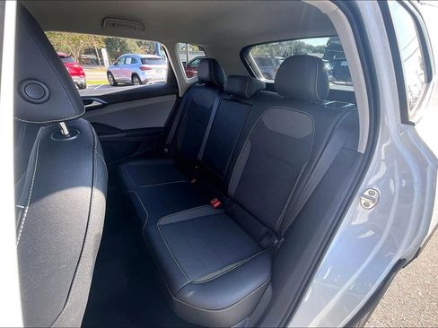 Used 2024 Volkswagen Taos SE image 19