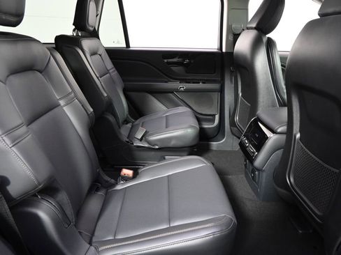 New 2026 Lincoln Aviator AWD image 18