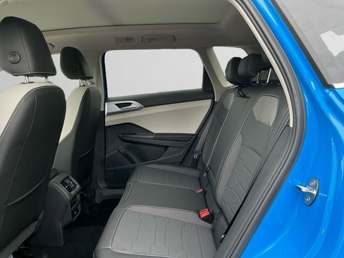 New 2025 Volkswagen Taos SE image 13