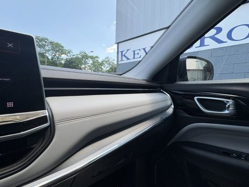 Used 2022 Jeep Compass Limited image 15