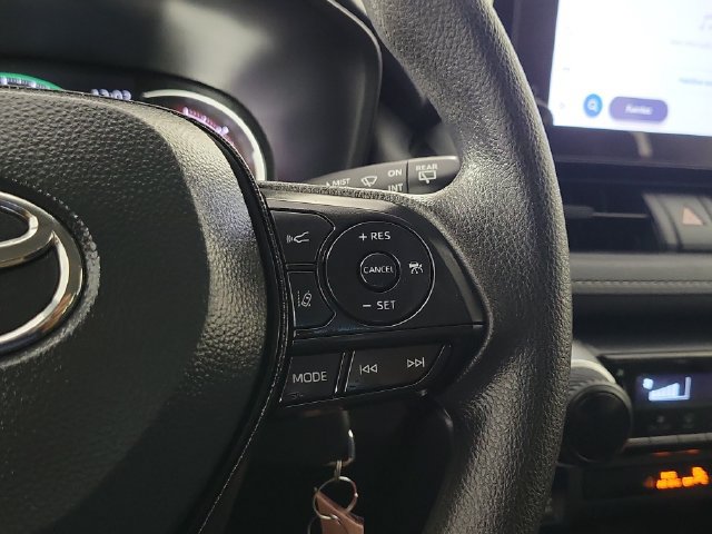 Used 2025 Toyota RAV4 LE FWD image 27