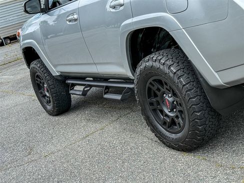 Used 2018 Toyota 4Runner TRD Off-Road Premium AWD/4WD image 22