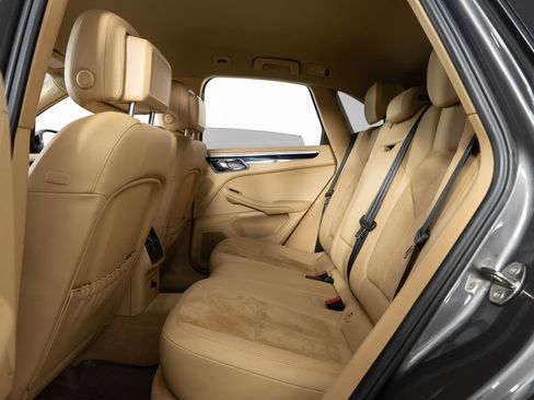 Used 2016 Porsche Macan S image 18