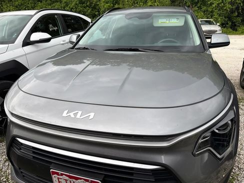 Used 2025 Kia Niro LX FWD image 5