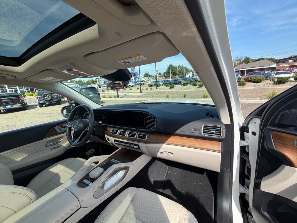 Used 2024 Mercedes-Benz GLS 450 4MATIC image 26