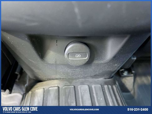 Used 2026 Volvo XC60 B5 Core w/ Climate Package image 11