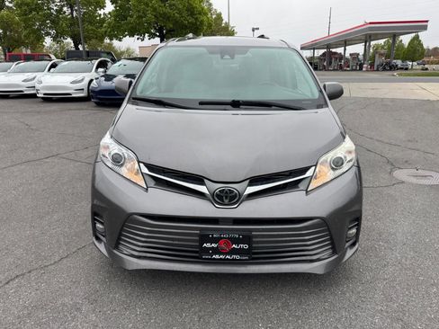 Used 2019 Toyota Sienna XLE image 8