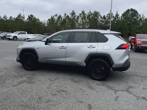 Used 2020 Toyota RAV4 XLE image 6