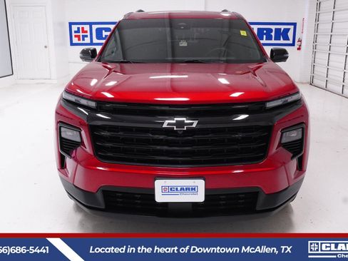 Used 2024 Chevrolet Traverse LT w/ Midnight/Sport Edition image 2