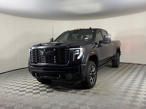Used 2024 GMC Sierra 3500 Denali Ultimate w/ Snow Plow Prep/Camper Package image 4